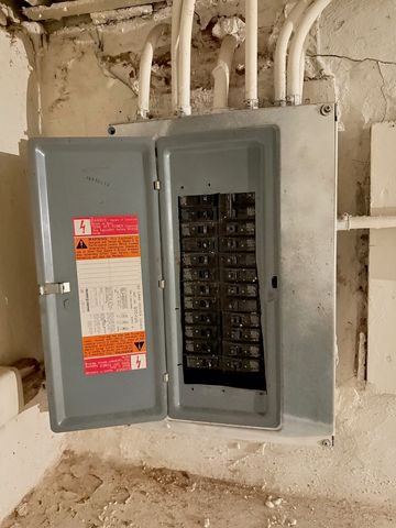 7047 S EBERHART Avenue, Chicago, IL 60637