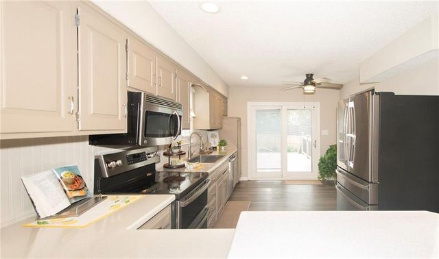 13293 W 112th Terrace, Overland Park, KS 66210