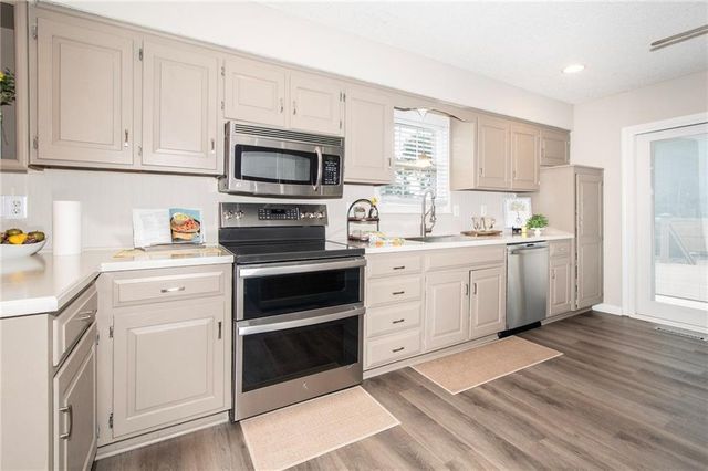 13293 W 112th Terrace, Overland Park, KS 66210
