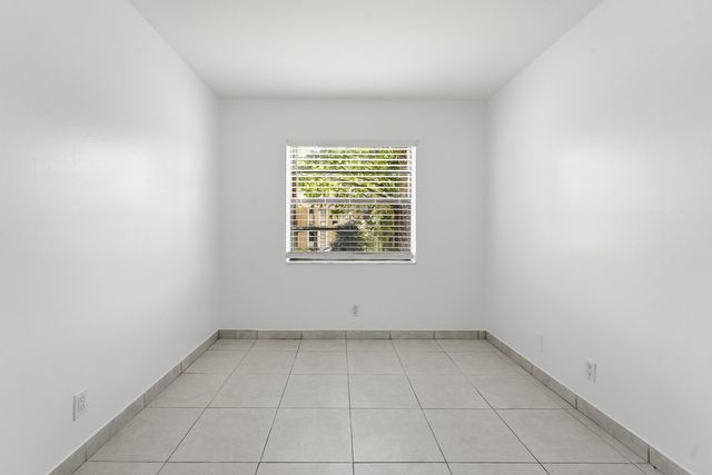 2671 Riverside Drive 1, Coral Springs, FL 33065