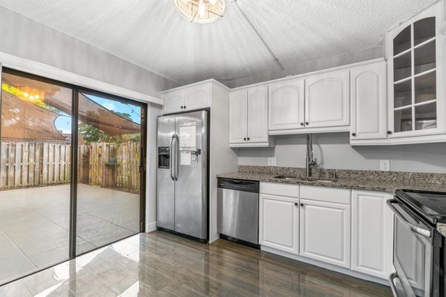 1015 10th Court, Palm Beach Gardens, FL 33410