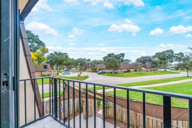 1015 10th Court, Palm Beach Gardens, FL 33410