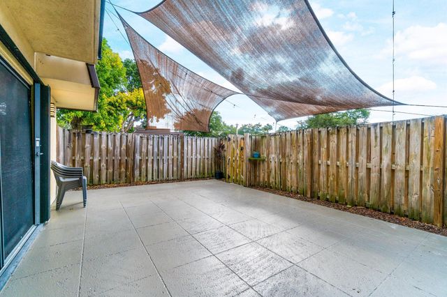 1015 10th Court, Palm Beach Gardens, FL 33410