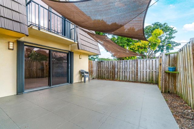 1015 10th Court, Palm Beach Gardens, FL 33410