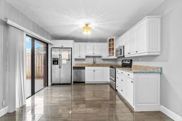 1015 10th Court, Palm Beach Gardens, FL 33410