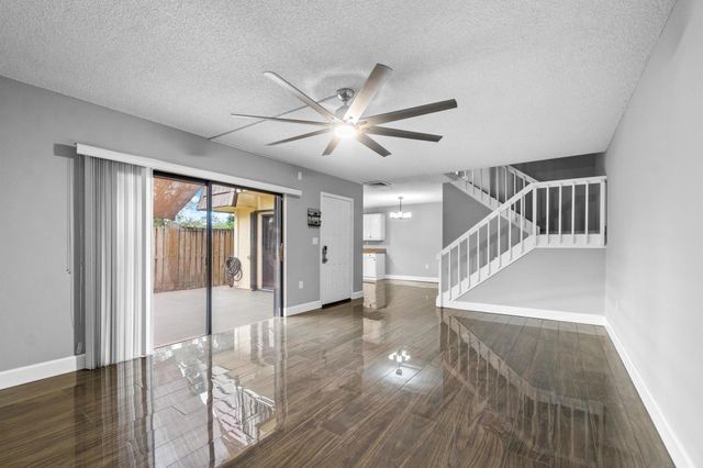 1015 10th Court, Palm Beach Gardens, FL 33410