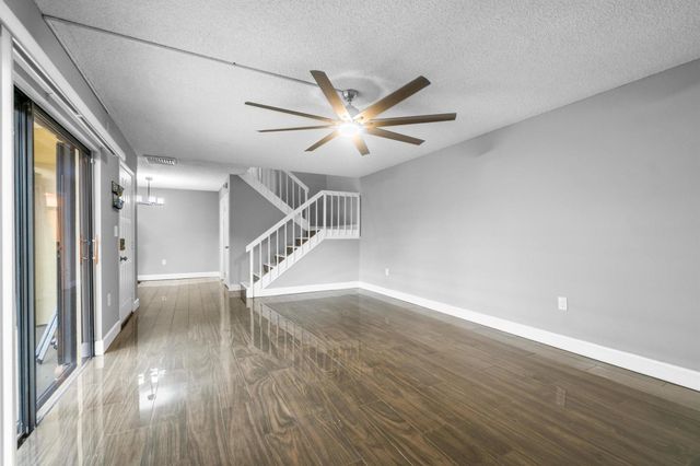 1015 10th Court, Palm Beach Gardens, FL 33410