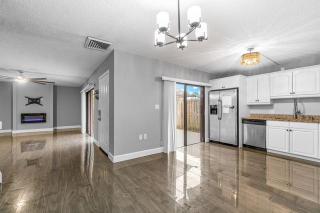 1015 10th Court, Palm Beach Gardens, FL 33410