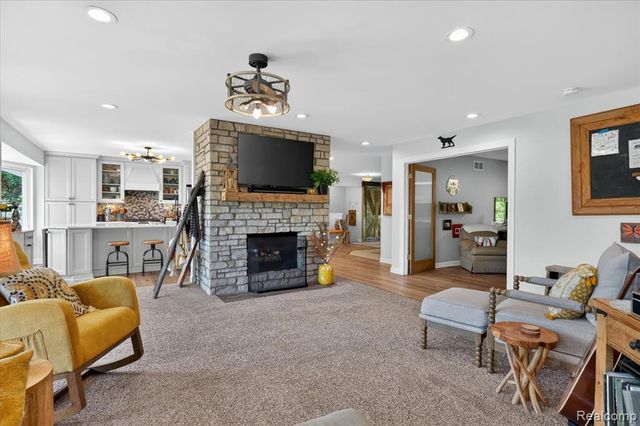 3860 E Commerce Road, Commerce Twp, MI 48382