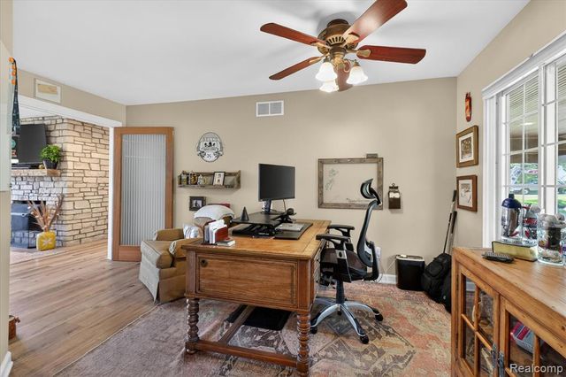 3860 E Commerce Road, Commerce Twp, MI 48382