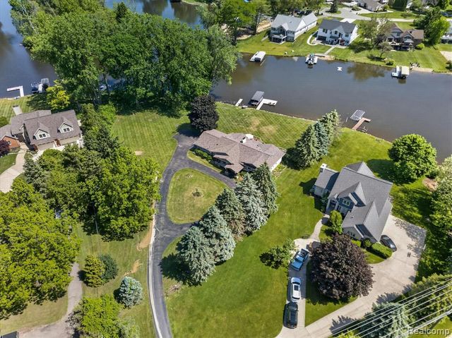 3860 E Commerce Road, Commerce Twp, MI 48382