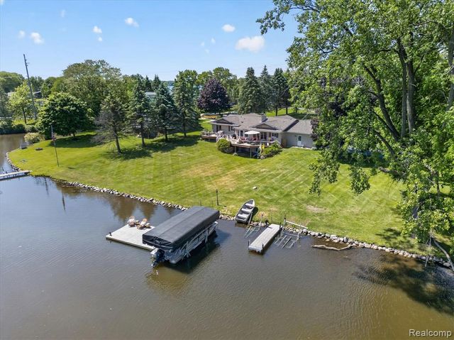 3860 E Commerce Road, Commerce Twp, MI 48382