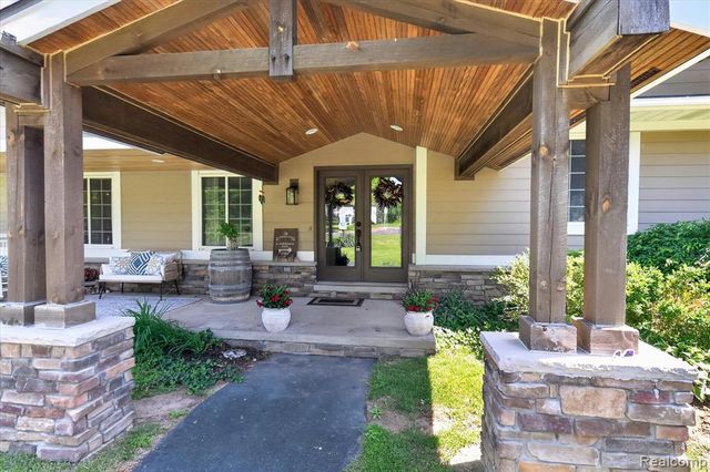 3860 E Commerce Road, Commerce Twp, MI 48382