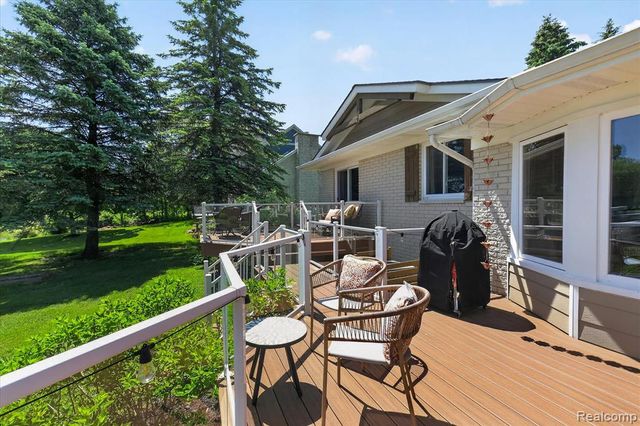 3860 E Commerce Road, Commerce Twp, MI 48382