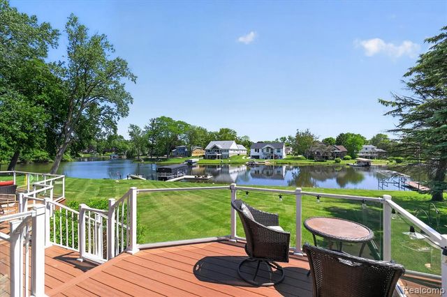3860 E Commerce Road, Commerce Twp, MI 48382