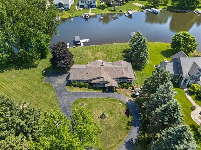 3860 E Commerce Road, Commerce Twp, MI 48382