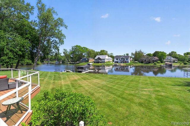 3860 E Commerce Road, Commerce Twp, MI 48382
