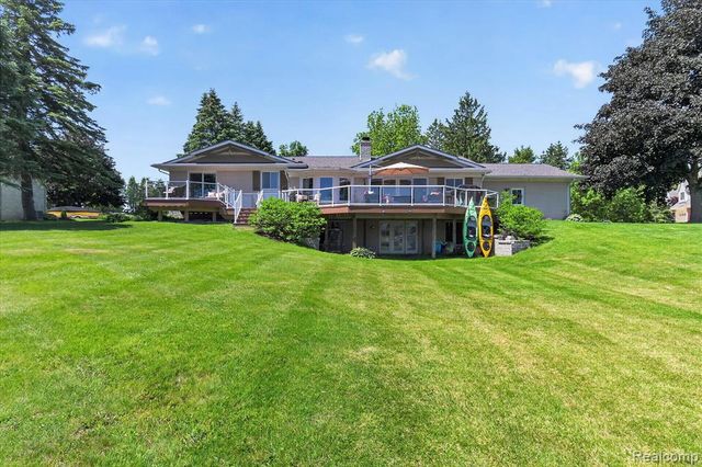 3860 E Commerce Road, Commerce Twp, MI 48382