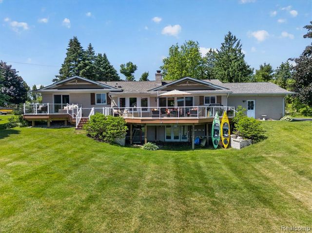 3860 E Commerce Road, Commerce Twp, MI 48382
