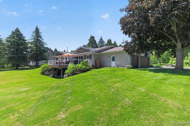 3860 E Commerce Road, Commerce Twp, MI 48382