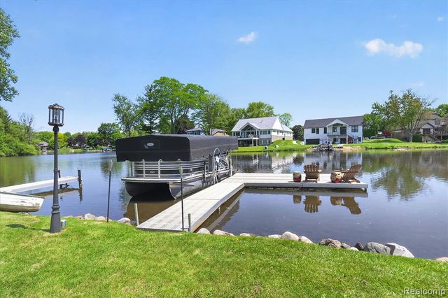3860 E Commerce Road, Commerce Twp, MI 48382