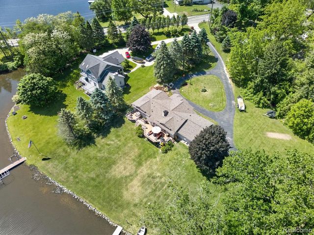 3860 E Commerce Road, Commerce Twp, MI 48382