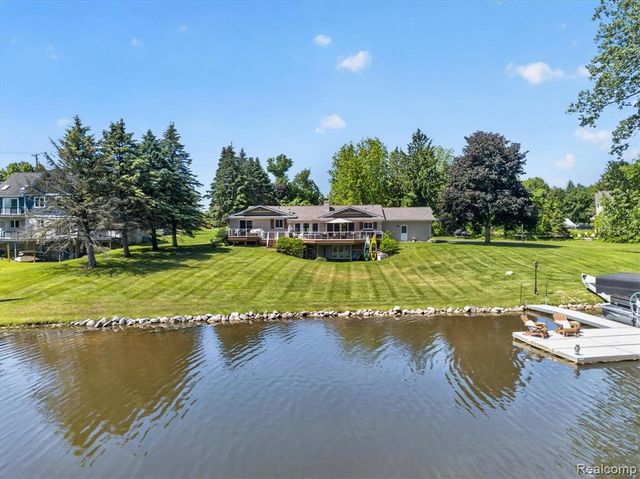 3860 E Commerce Road, Commerce Twp, MI 48382