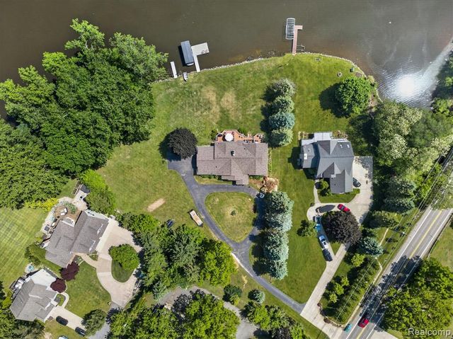 3860 E Commerce Road, Commerce Twp, MI 48382