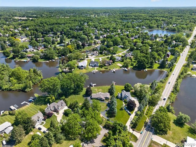 3860 E Commerce Road, Commerce Twp, MI 48382