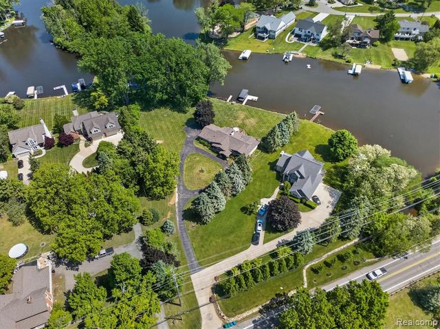3860 E Commerce Road, Commerce Twp, MI 48382