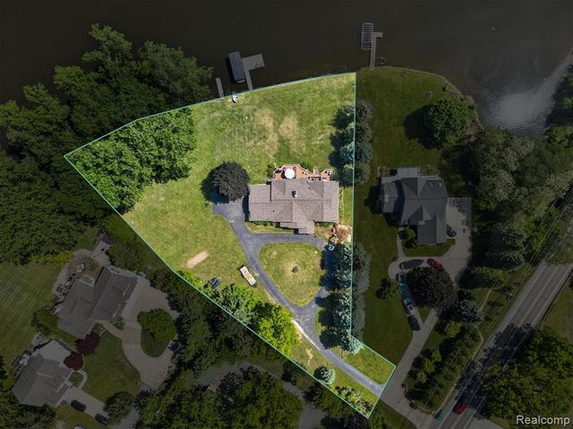 3860 E Commerce Road, Commerce Twp, MI 48382