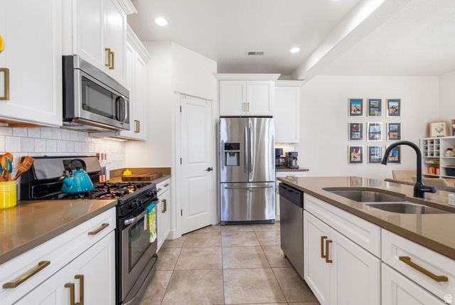 11267 S HIGH CREST LN, South Jordan, UT 84009