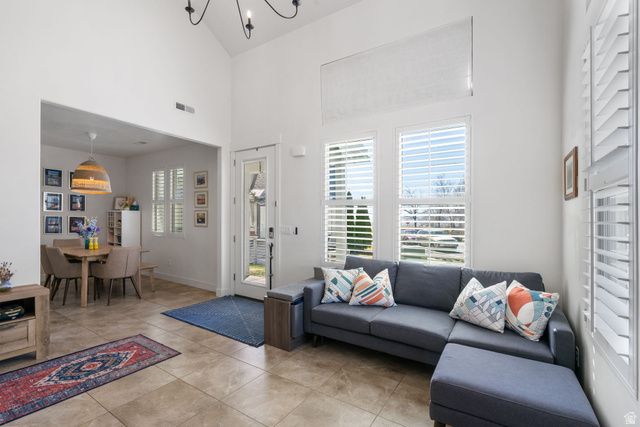 11267 S HIGH CREST LN, South Jordan, UT 84009