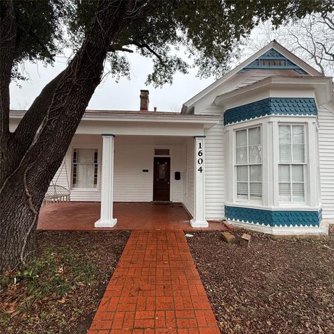 1604 S Austin Ave, Georgetown, TX 78626
