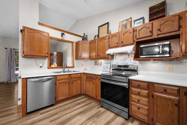 2418 W 60 Place, Davenport, IA 52806