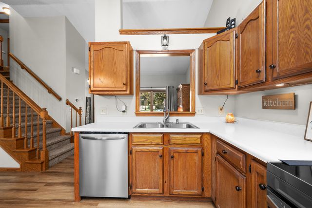 2418 W 60 Place, Davenport, IA 52806