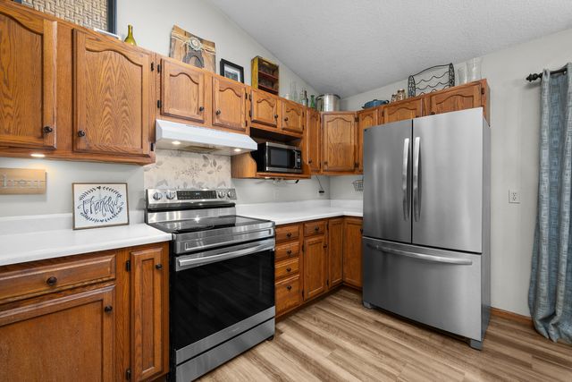 2418 W 60 Place, Davenport, IA 52806