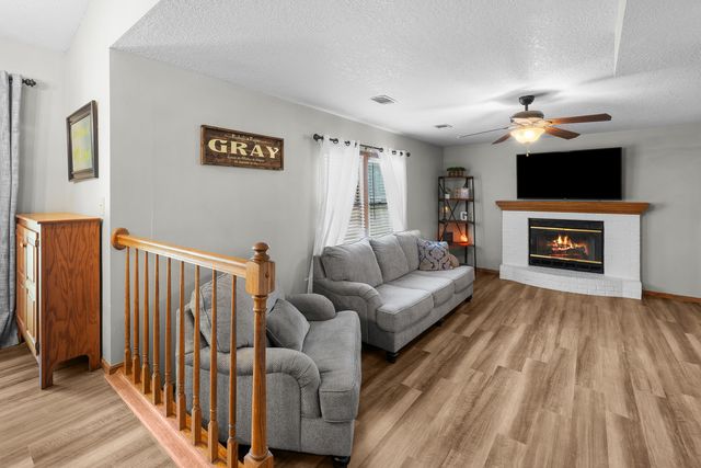 2418 W 60 Place, Davenport, IA 52806
