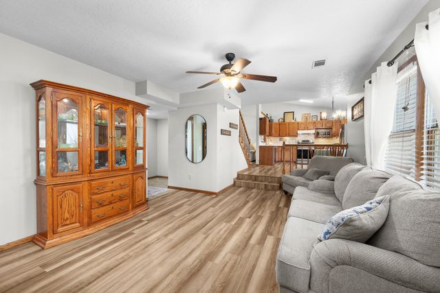 2418 W 60 Place, Davenport, IA 52806