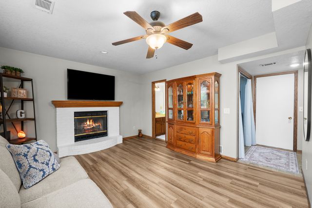 2418 W 60 Place, Davenport, IA 52806
