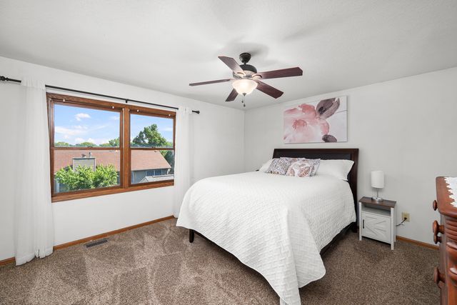 2418 W 60 Place, Davenport, IA 52806