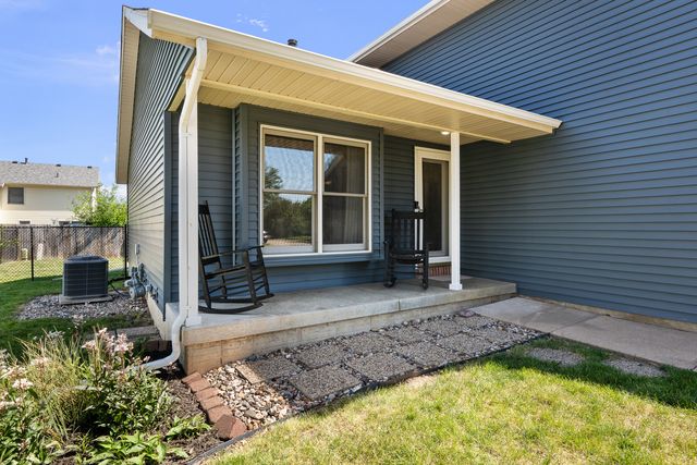 2418 W 60 Place, Davenport, IA 52806