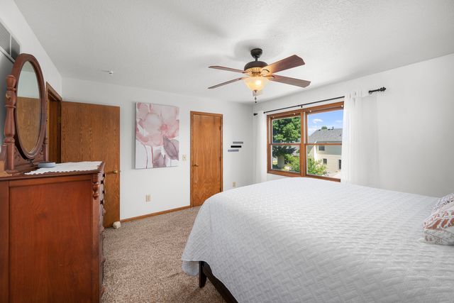 2418 W 60 Place, Davenport, IA 52806
