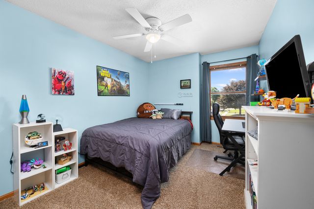 2418 W 60 Place, Davenport, IA 52806
