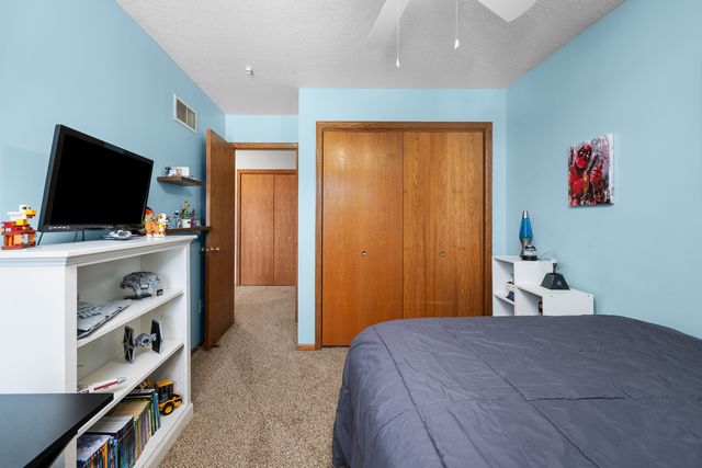 2418 W 60 Place, Davenport, IA 52806