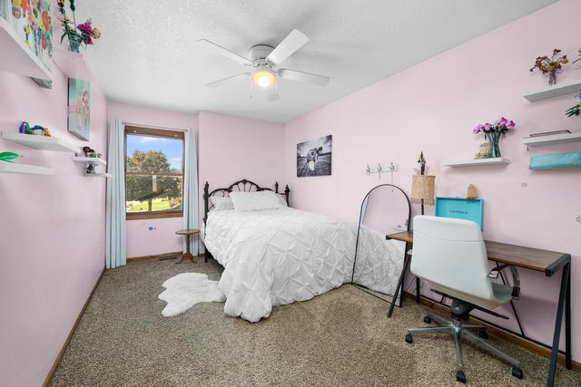 2418 W 60 Place, Davenport, IA 52806