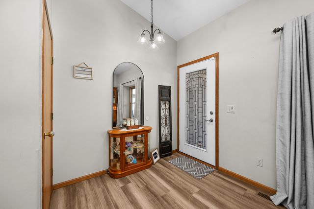 2418 W 60 Place, Davenport, IA 52806
