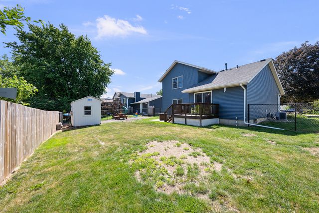 2418 W 60 Place, Davenport, IA 52806