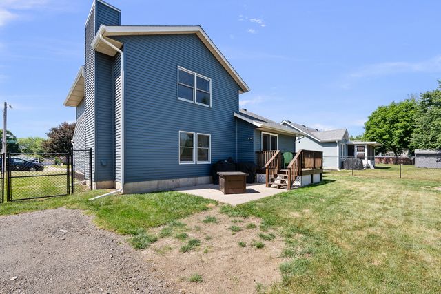 2418 W 60 Place, Davenport, IA 52806
