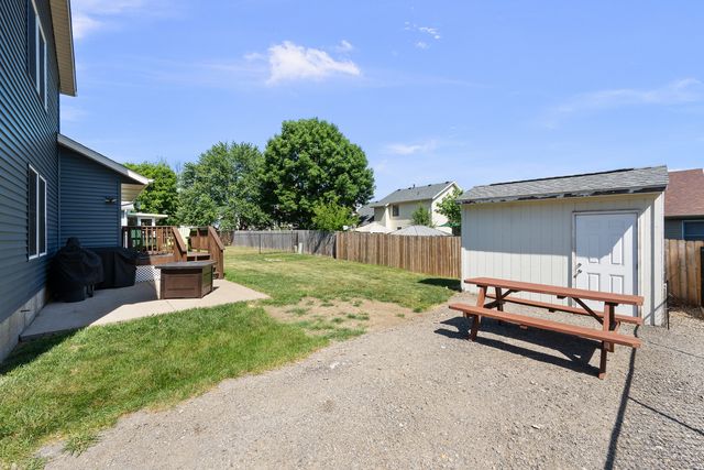 2418 W 60 Place, Davenport, IA 52806